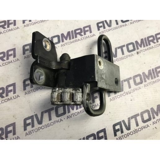 Петля двери передняя левая нижняя VW Passat B6 SN 2005-2010 3C8831411A
